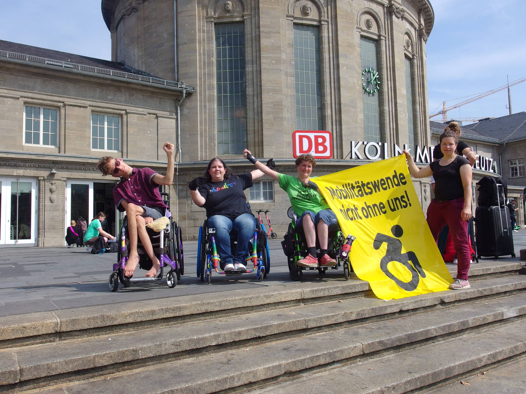 Gruppenfoto am Bahn Messe Deutz